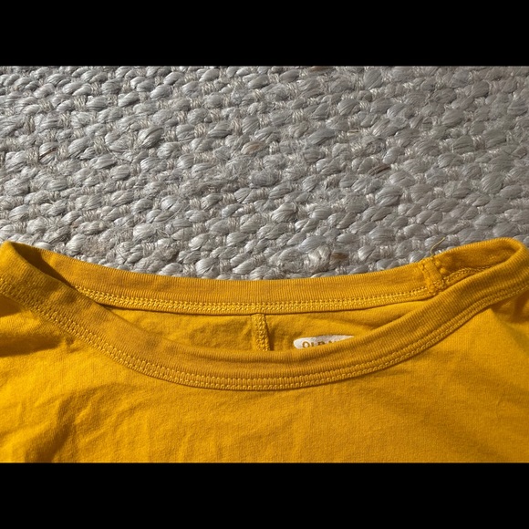 Old navy yellow t-shirt - Picture 3 of 4